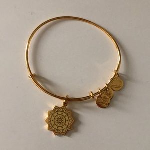 UNWORN Alex and Ani gold chakra bracelet
